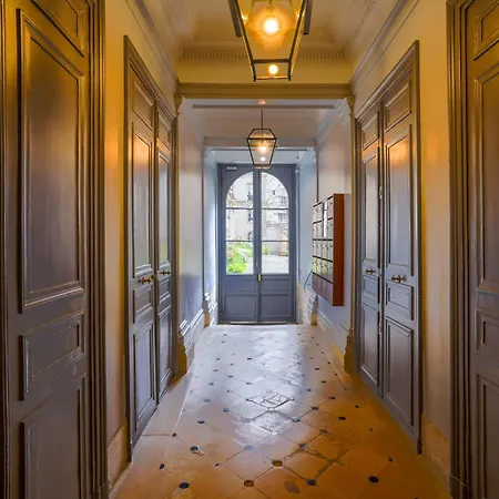 Spacious And Peaceful 1 Bd In Apartment Paris