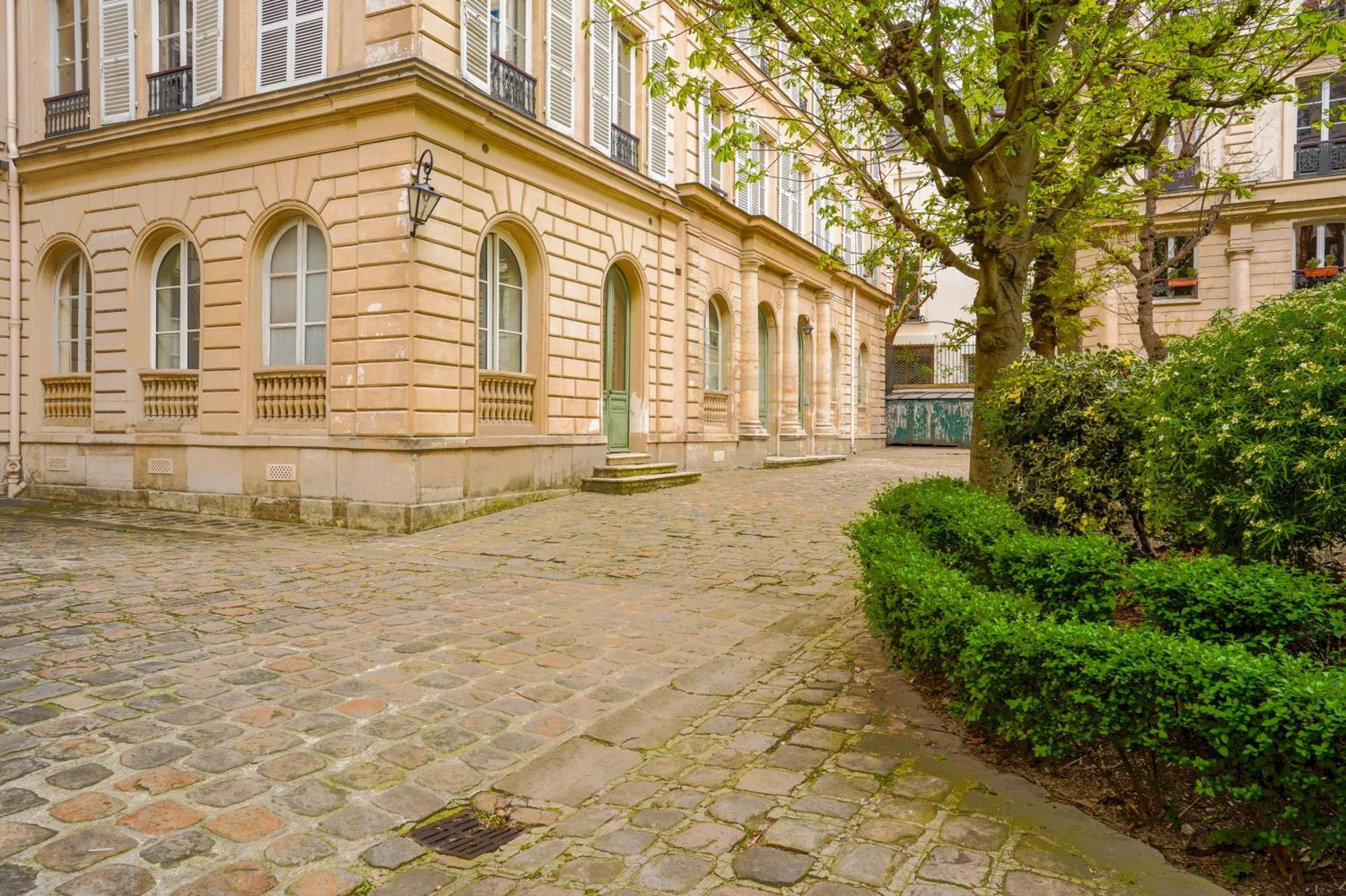 Spacious And Peaceful 1 Bd In Apartment Paris